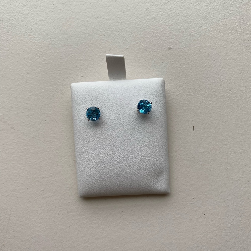 *BRAND NEW* Blue Gemstone Earrings